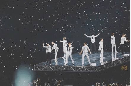 张艺兴《黄金瞳》杀青，EXO日本演唱会，粉丝：艺兴多久回归？