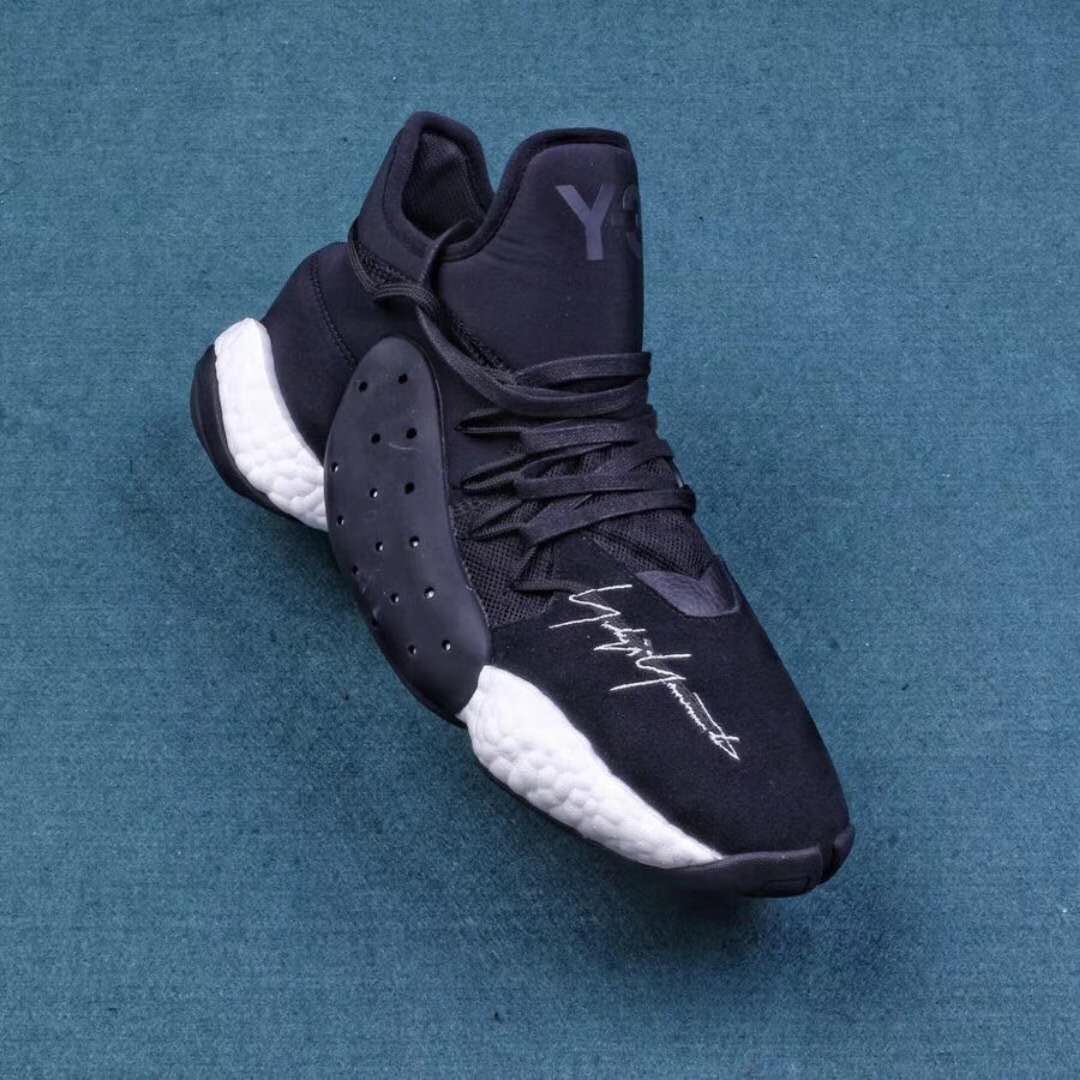 adidasy-3带来全新鞋型未来感十足 (阿迪达斯官网adidascourtvision3)