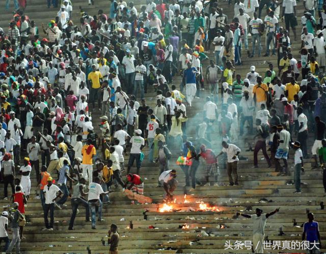 一场冰雹后的惨状,足球比赛被雷击身亡