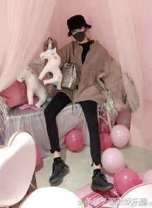 开300万的车，背20万的包，袜子都要1600块，101的姑娘们真有钱啊