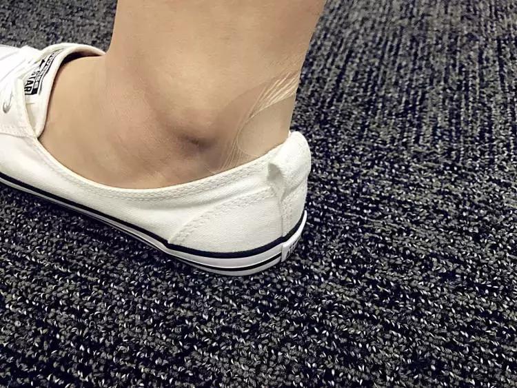 九款续命磨脚贴真人测评，最后赢的竟然是国货！