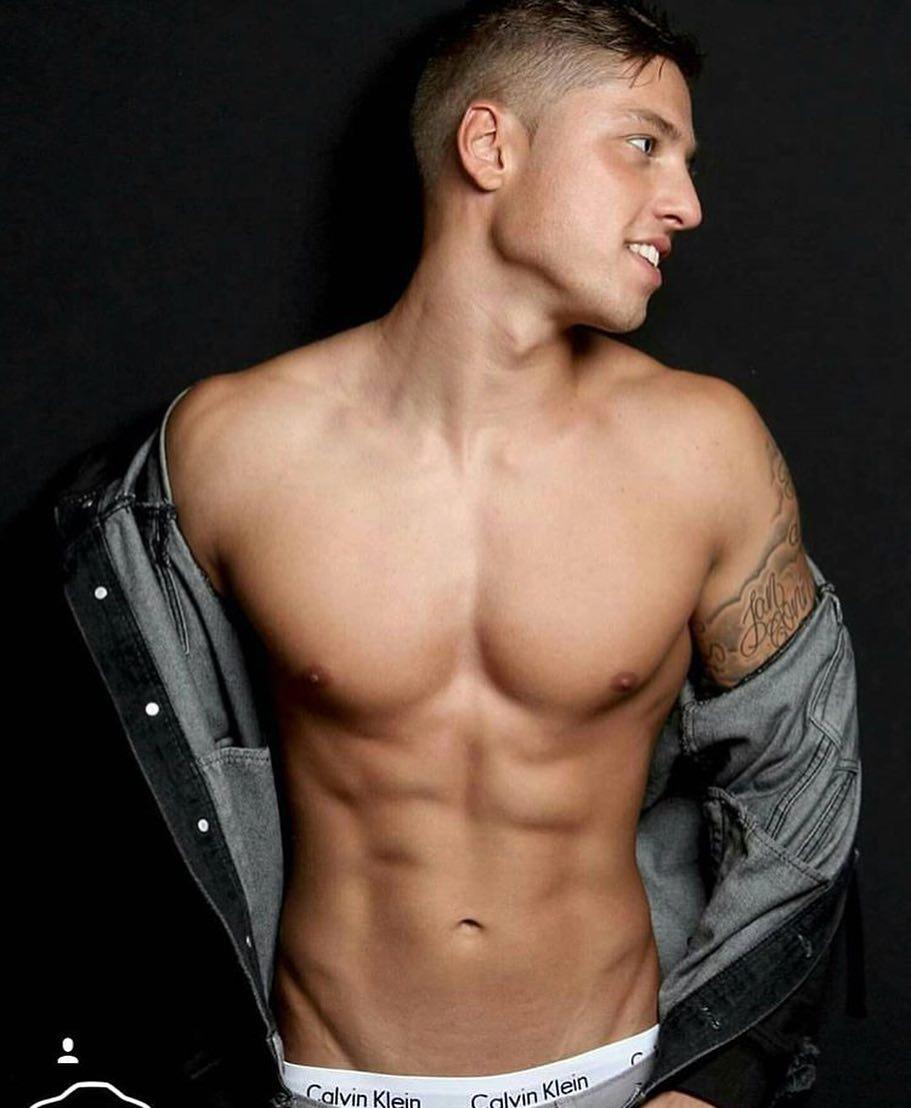 怎样锻炼胸肌最快最有效的方法,怎样锻炼胸部中缝