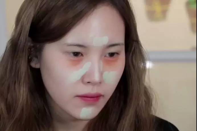 眼睛小睫毛短？学会这几招立马让眼睛放大两倍，堪称诈骗级化妆术