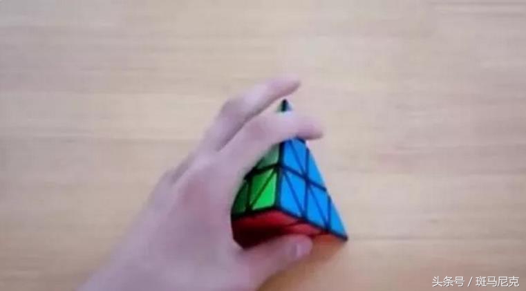 金字塔魔方还原教程的最后一步 (怎样还原2阶金字塔魔方视频教程)