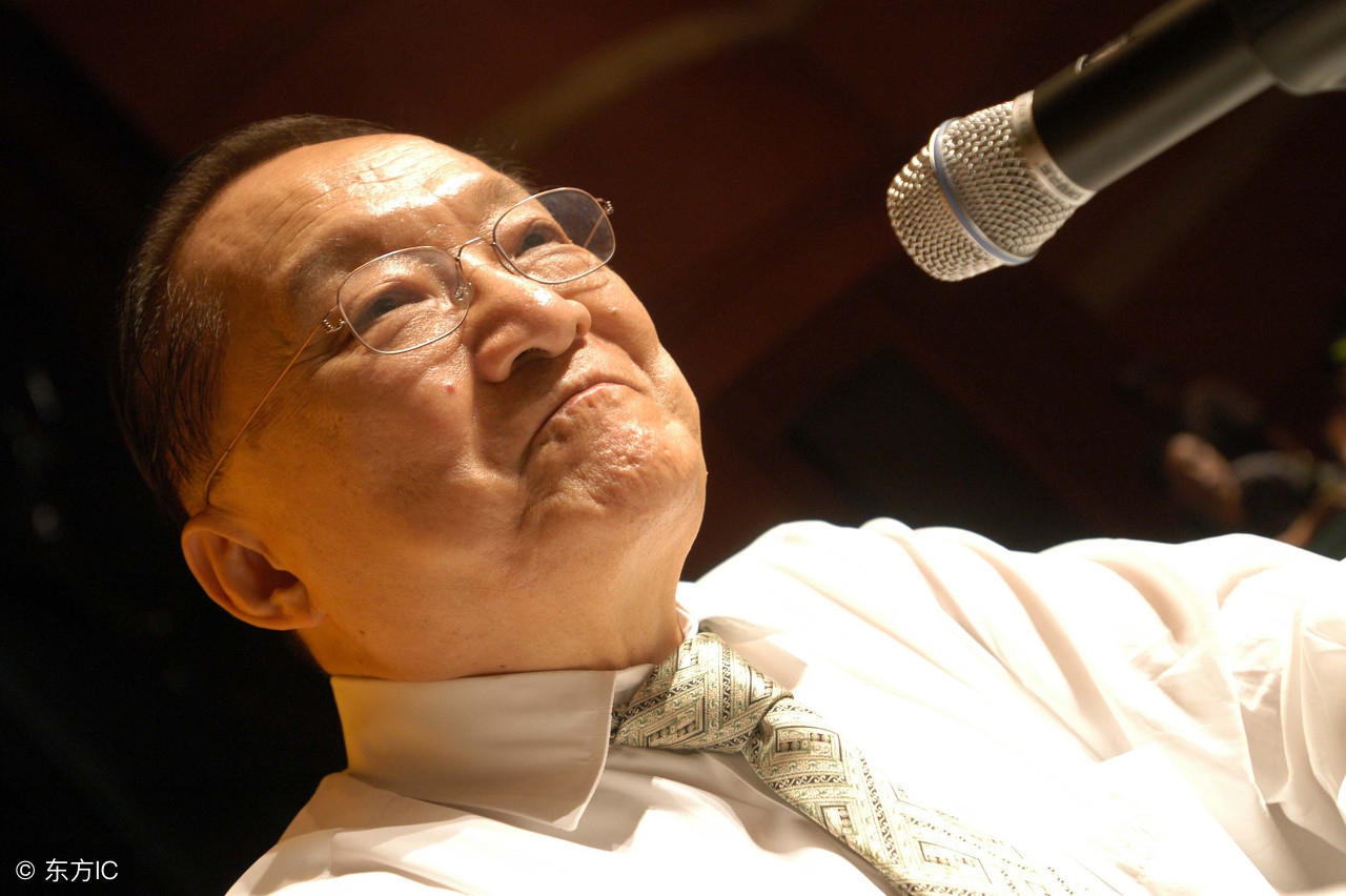 一代宗师金庸先生,金庸怎么评价他的作品