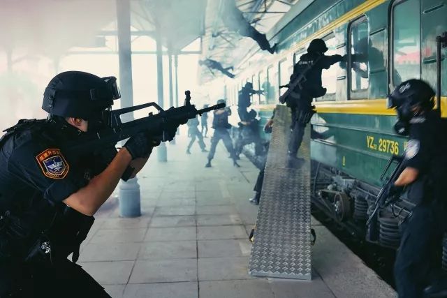 猎鹰突击队完整版,铁鹰救援队