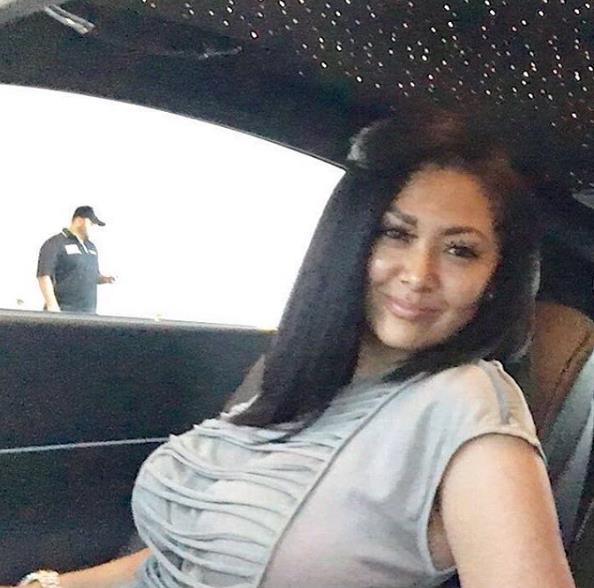 仅仅名包就价值百万，梅威瑟为这位性感女友真是下了血本