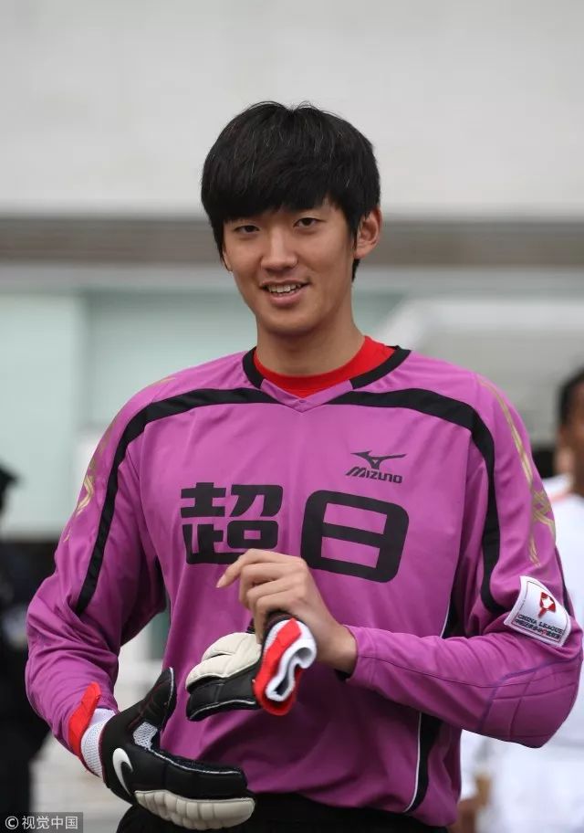 这就是优秀门将的基本功,21岁练门将晚吗