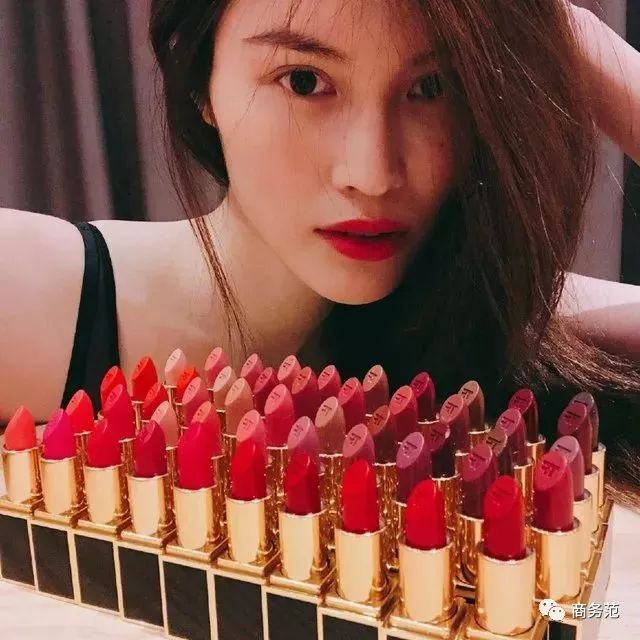 女强人范冰冰黄圣依,黄圣依各种凹造型