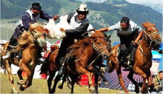 哈萨克民族叼羊视频,哈萨克族叼羊大赛震撼视频