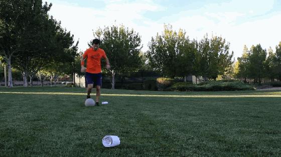 足球青训踩球怎么训练的,足球教学踩单车