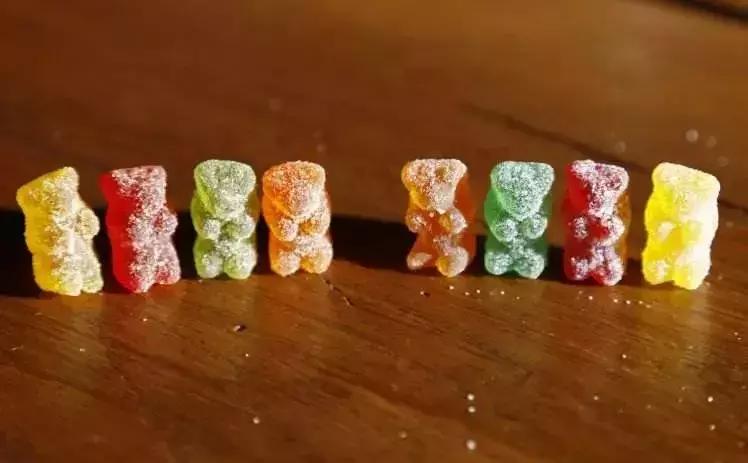 可笑又可怕，为了运毒，他们连小丁丁都不放过