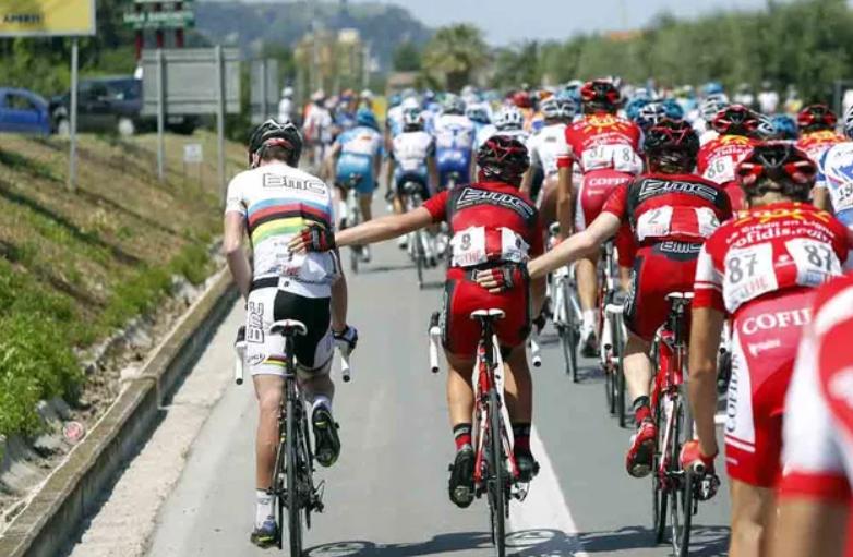 骑自行车比赛时的技巧,骑自行车的人怎么上厕所