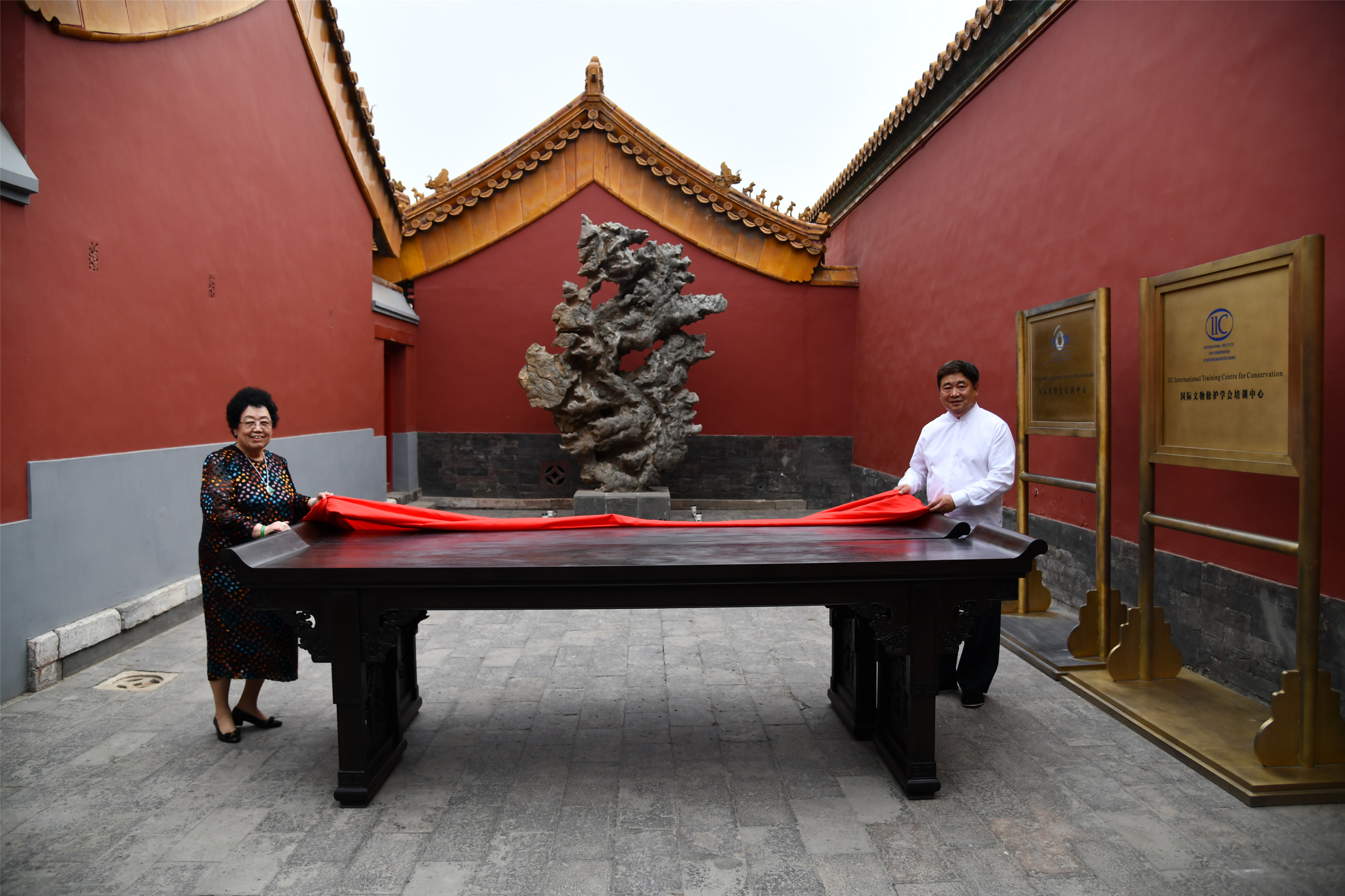 陈丽华紫檀宫博物馆视频,陈丽华的紫檀城门为什么不让展出