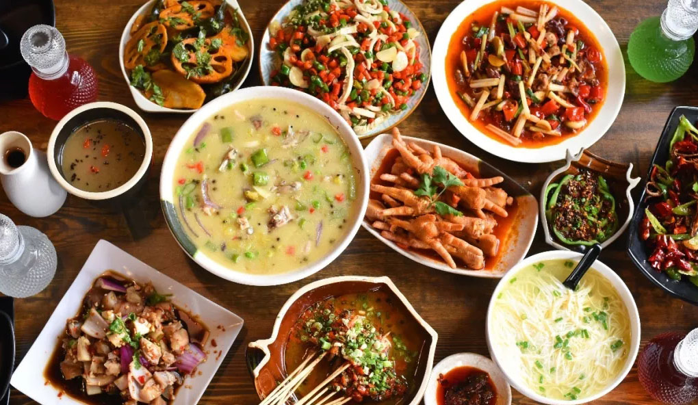 去晚1分钟排队2小时！这成都火到昆明的餐馆，店名竟误导了无数人