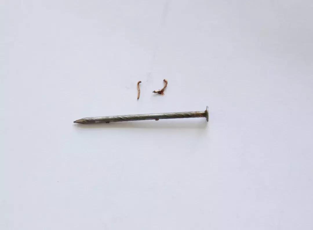 射钉枪打到手很痛怎么办,用射钉枪打钢钉