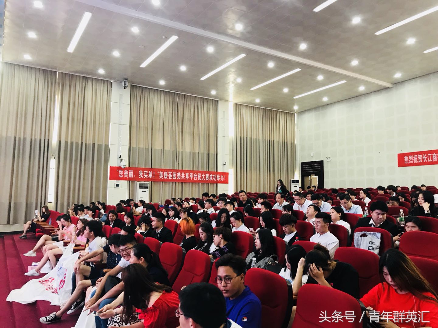 第十一届大学生营销大赛正式开幕,长江商报营销大赛宣传照片