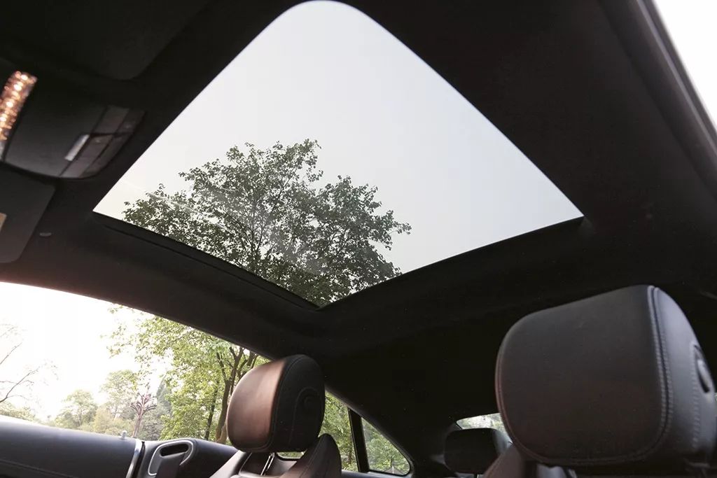 10年奔驰e200试驾视频,夜空中最亮的星惊艳版