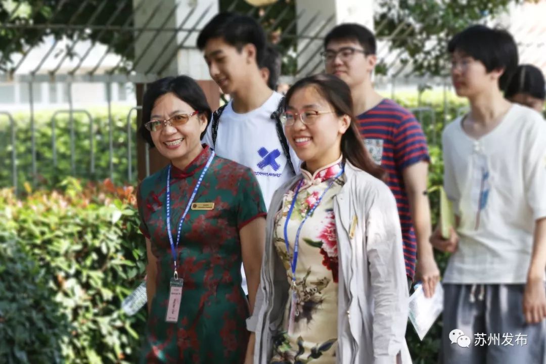 送苏州女人一件苏式旗袍就行了，如果不行就两件……