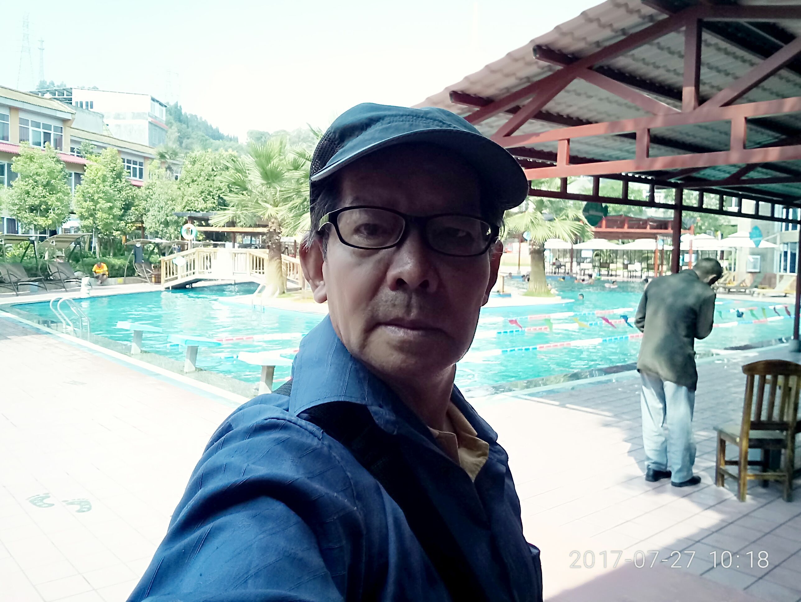 云南昆明宜良汤池温泉,阳宗海边泡温泉