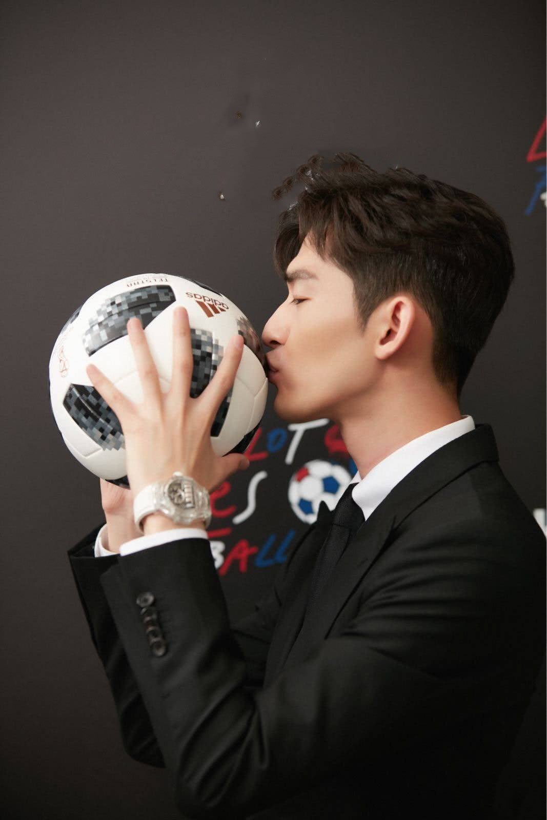 张翰打比赛,张翰踢足球