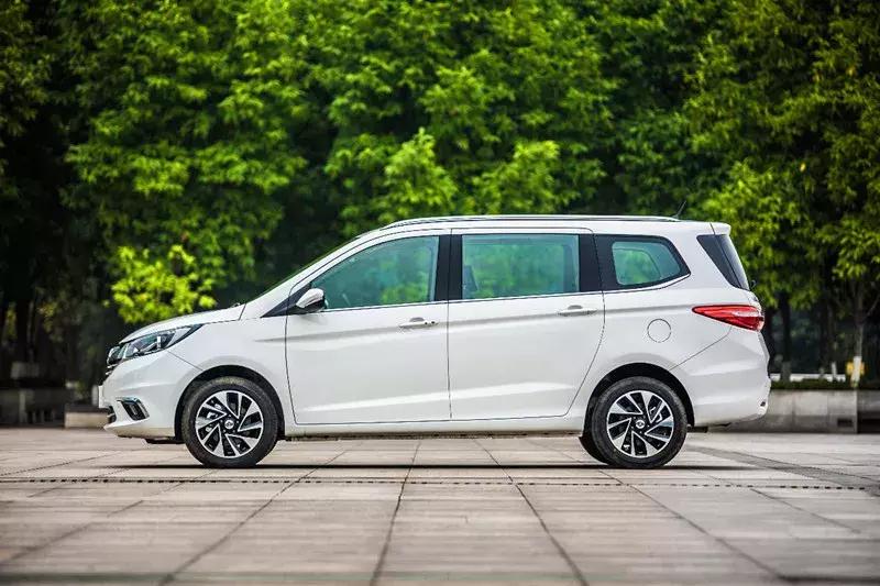 欧尚a600和宝骏730车身,欧尚a600对比宝骏360