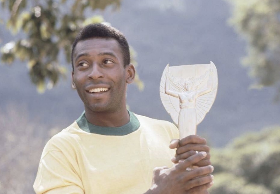 世界杯怎能没有球王！马拉多纳对贝利做的这一幕，让人暖心！