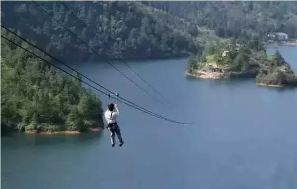 赣州哪座山有玻璃栈道,江西赣州三百山玻璃栈道