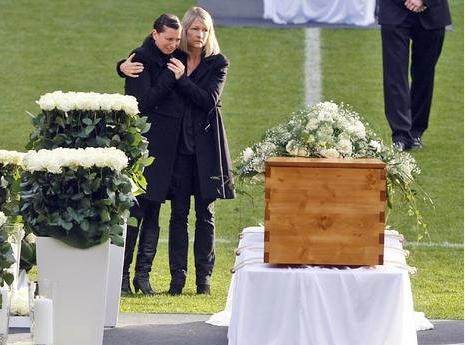 大张伟调侃自杀门将无知者无畏球盲都来解说世界杯了