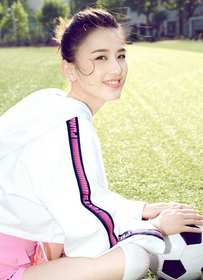 黄圣依早期惊艳的照片足球,黄圣依助力世界杯