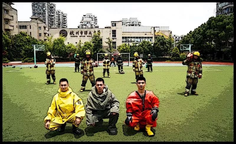 消防员秒变斗龙战士,消防员秒变铠甲勇士