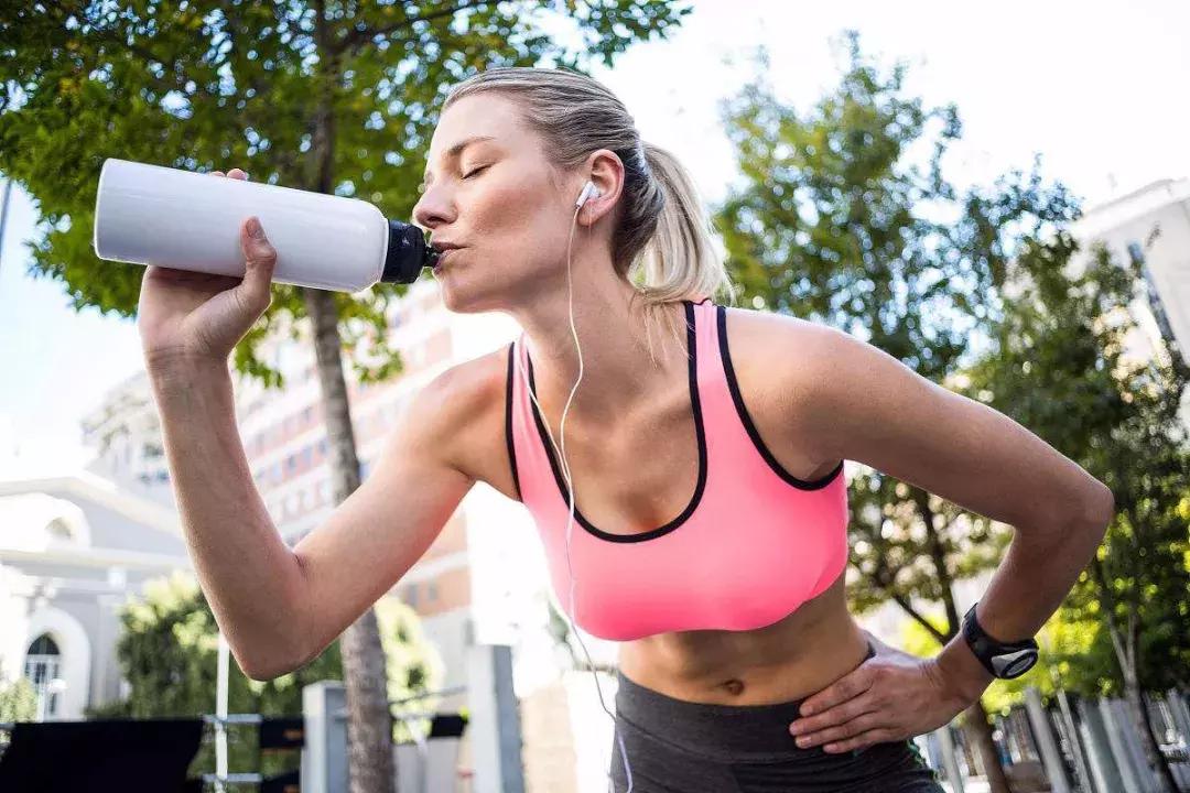 打嗝看出癌症,打嗝要警惕四种病肚子饿也打嗝