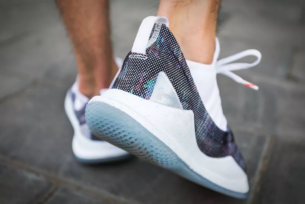 库里战靴7开箱,穿上库里专属球鞋感受极致脚感