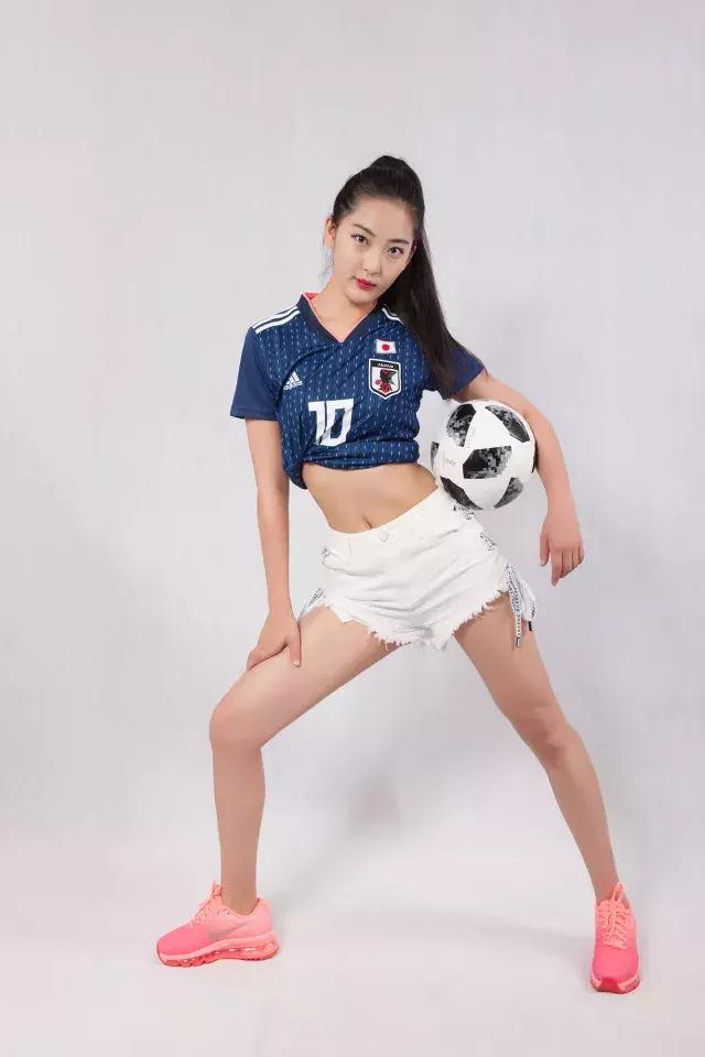 听说，好看的姑娘都在看世界杯