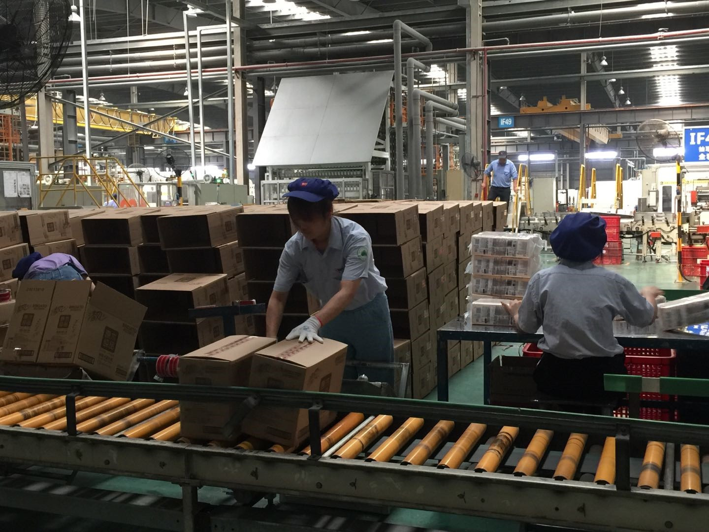 世界杯期间你所不知道的京东618：24小时不停机生产包火车送货