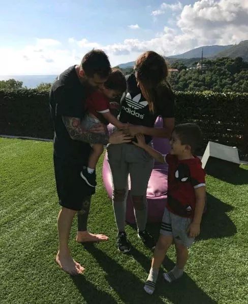 踢足球冠军梅西,梅西又一次踢丢点球