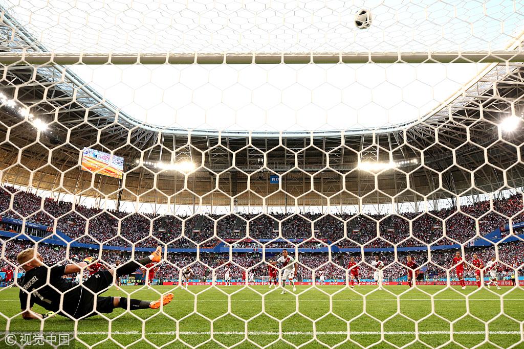 点球裁判用吹哨吗,主裁借var补吹点球