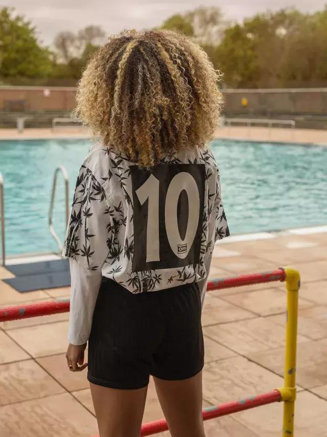 女生伪球迷看世界杯,伪球迷足球女孩