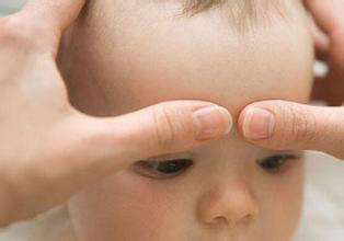 孩子摔到后脑勺怎么判断没事,小孩摔到后脑勺的正确处理方法