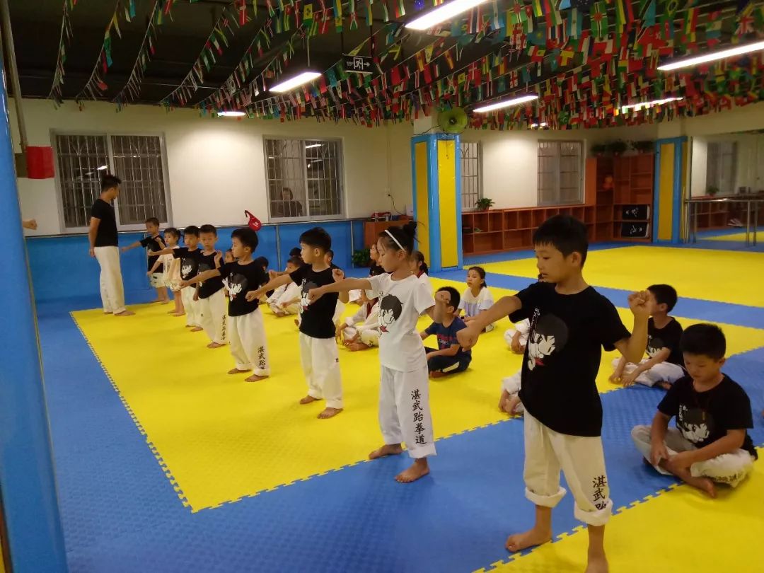 100元抵500元！赶快给孩子抢个名额，这个夏天一起去“踢馆”！