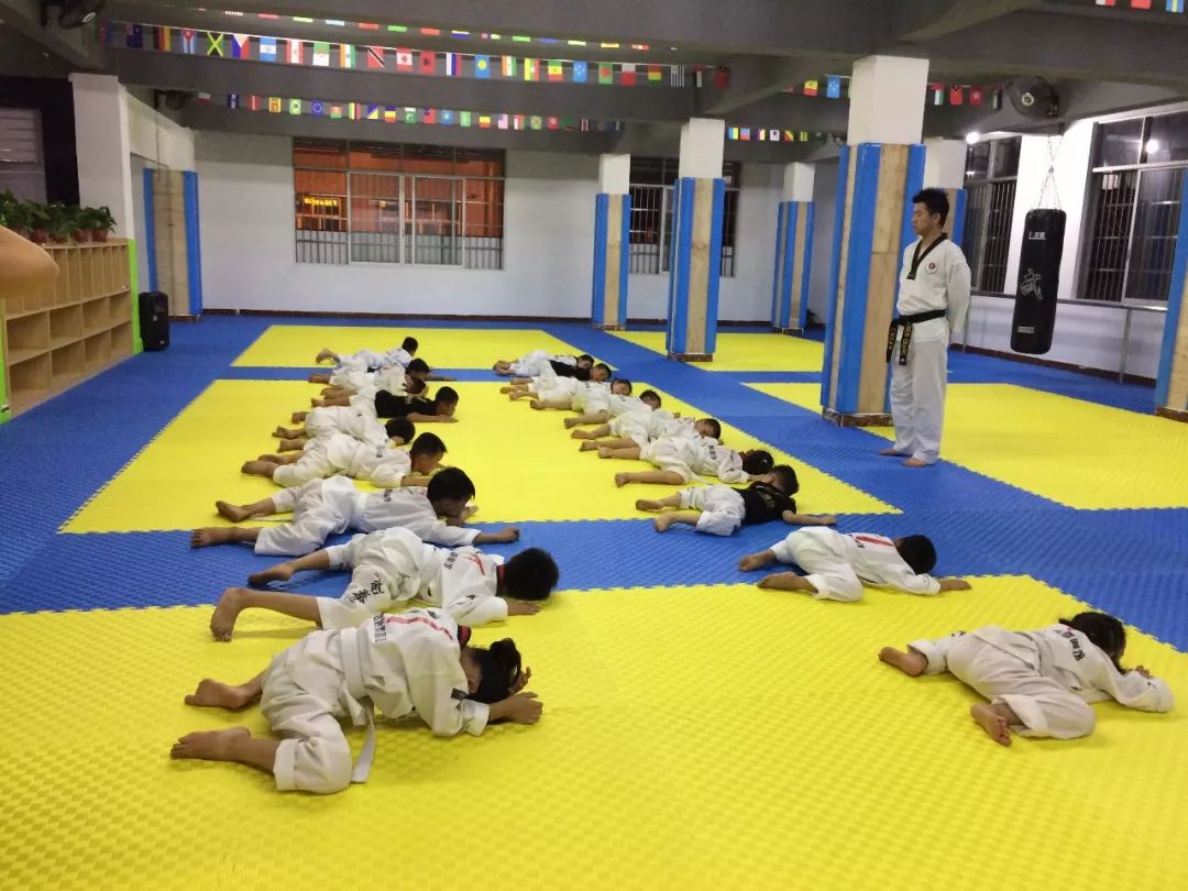 100元抵500元！赶快给孩子抢个名额，这个夏天一起去“踢馆”！