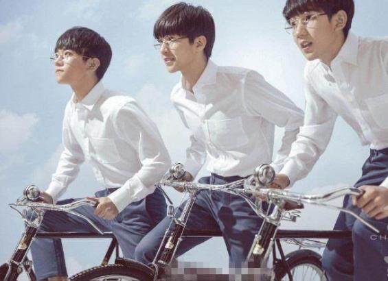 王俊凯王源和易烊千玺骑单车,tfboys王俊凯易烊千玺甩头