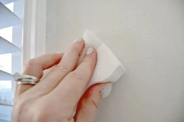 白墙弄脏了怎么把它变白,白墙脏用什么产品变白效果最好