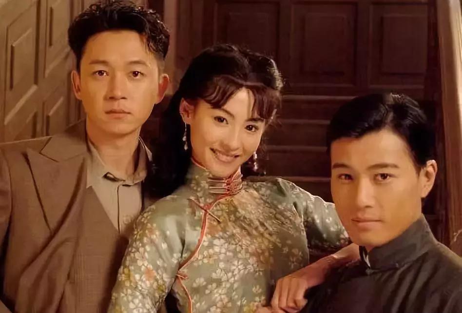 12岁的张柏芝到底是有多美呢,42岁的张柏芝有多迷人