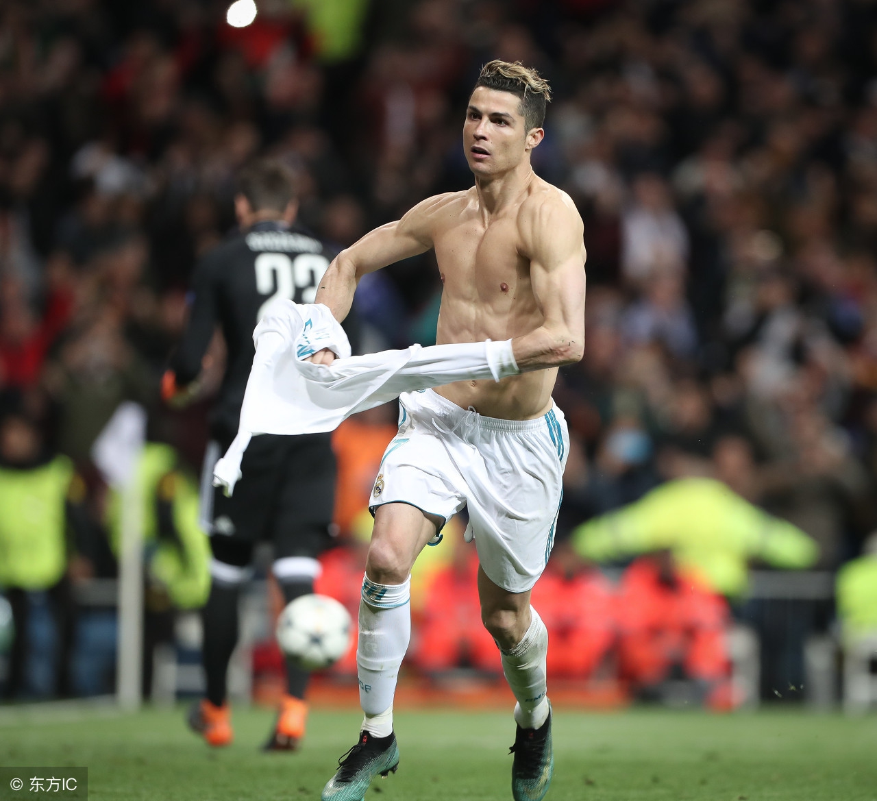 如何练成c罗的腿部肌肉,c罗霸气肌肉身材