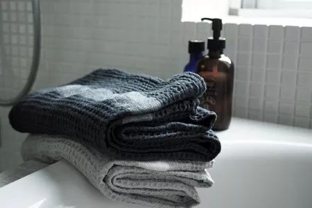 不要脸！还在用干尸毛巾擦脸？