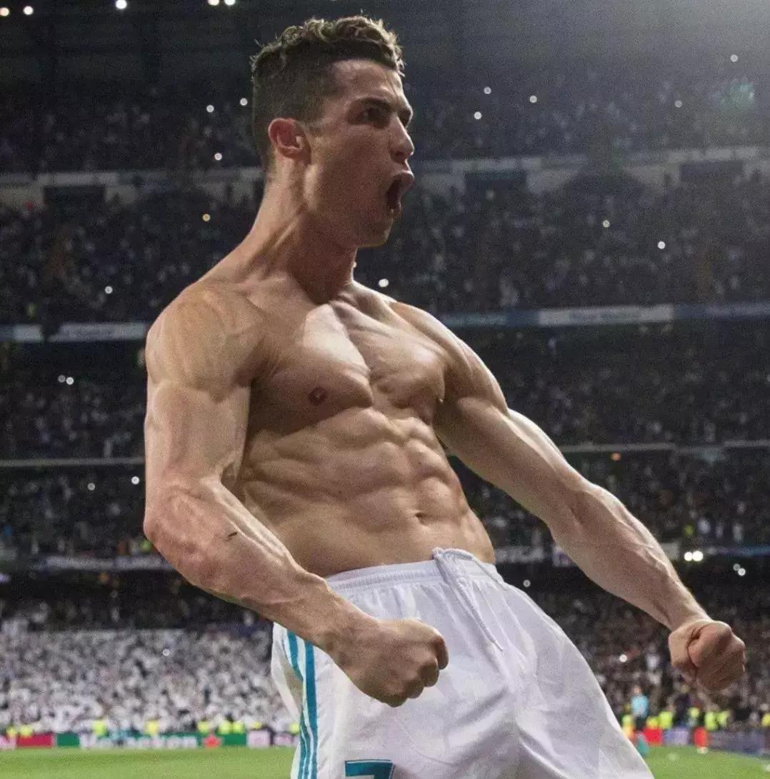 33岁的c罗依然有着20岁的身体,c罗的自律从一瓶可乐开始