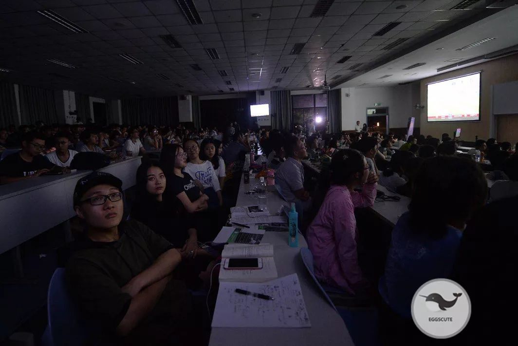 普京观看世界杯揭幕战,世界杯普京名场面