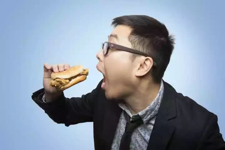 医院进大量球迷医生无奈：都不懂怎么吃