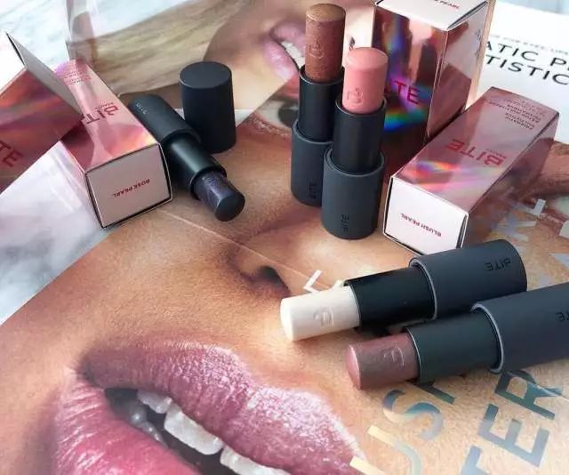 连明星都推荐的化妆品,blackpink韩妆和欧美妆